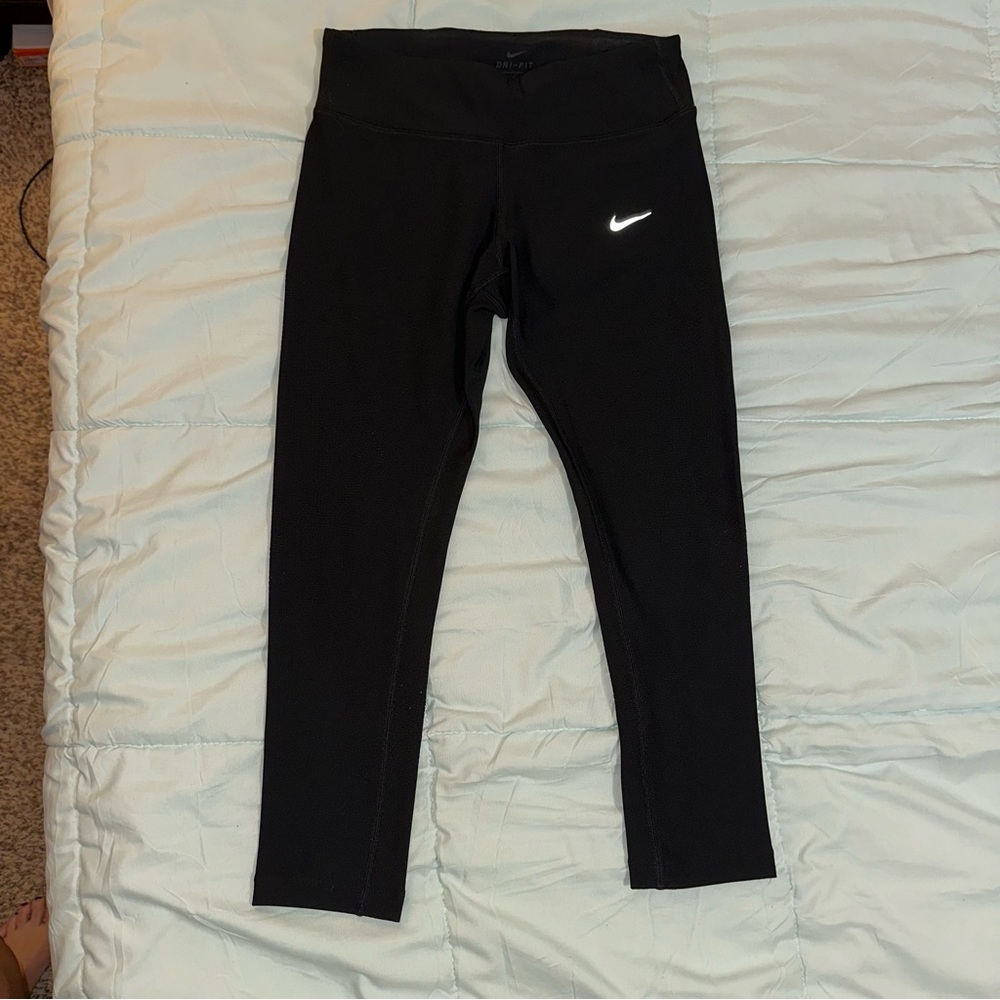 EUC Women’s Mid Rise Nike Leggings Size Small